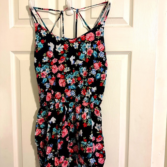 NWT Floral Romper | M - Picture 4 of 13